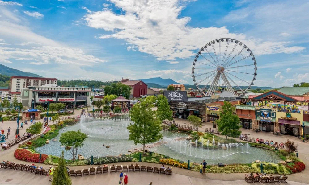 Gatlinburg-The-Great-Smoky-Mountain The Island in Pigeon Forge